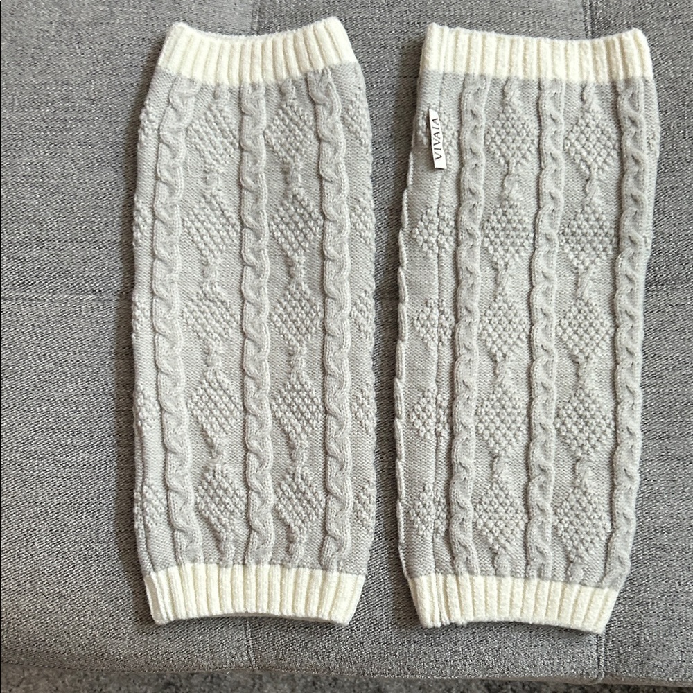 Vivaia Washable Faux Soft Wool Gray and Cream Cable Knit Leg Warmers NWOT